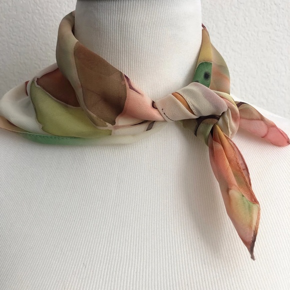 Vintage lightweight earth colors leaf pattern square scarf kerchief - Picture 5 of 5